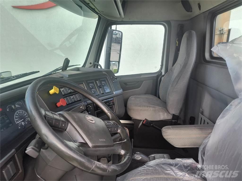 Volvo VNR64T300 Cabezas tractoras
