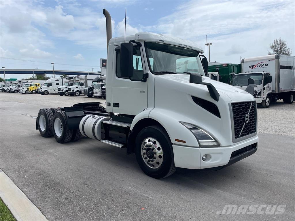 Volvo VNR64T300 Cabezas tractoras