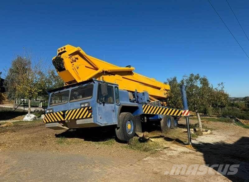 Condor 125/S Grúas todo terreno