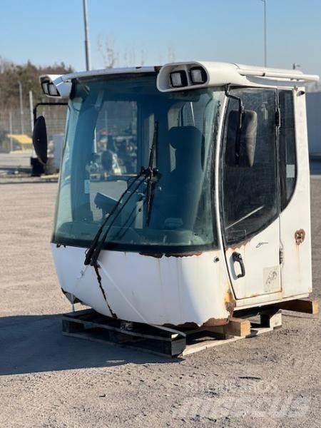 Liebherr 556 KABINA Cabinas e interior