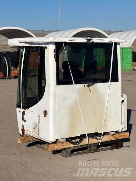 Liebherr 556 KABINA Cabinas e interior