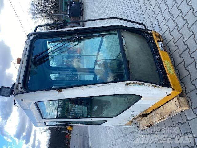 Liebherr R 914 B Cabinas e interior