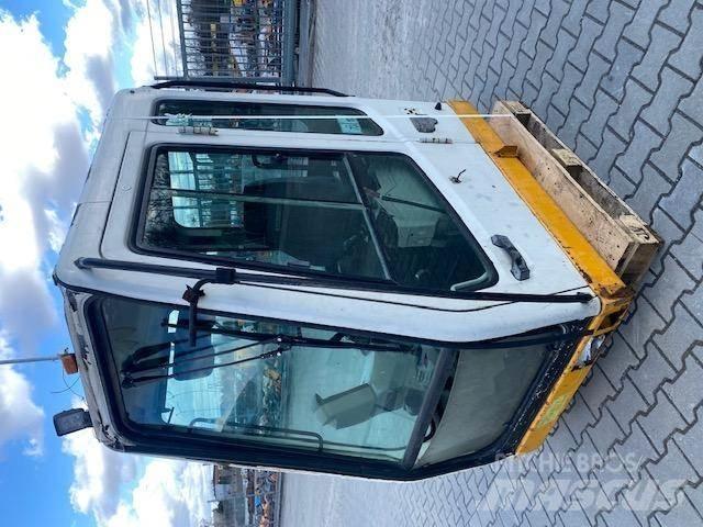 Liebherr R 914 B Cabinas e interior