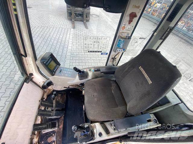 Liebherr R 914 B Cabinas e interior
