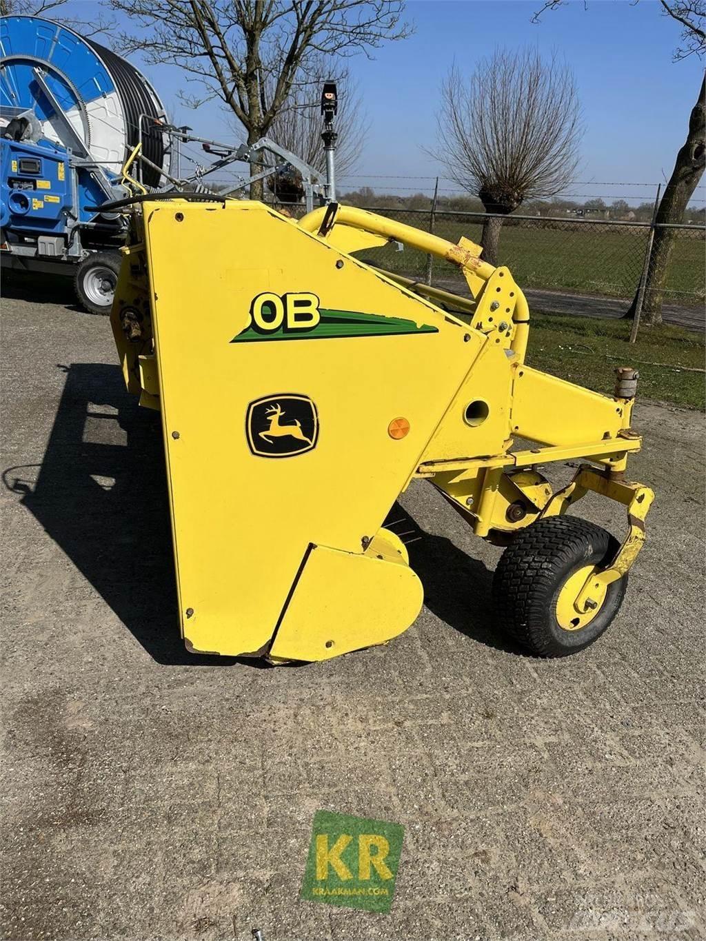 John Deere 630B Accesorios para maquinaria de heno y forraje