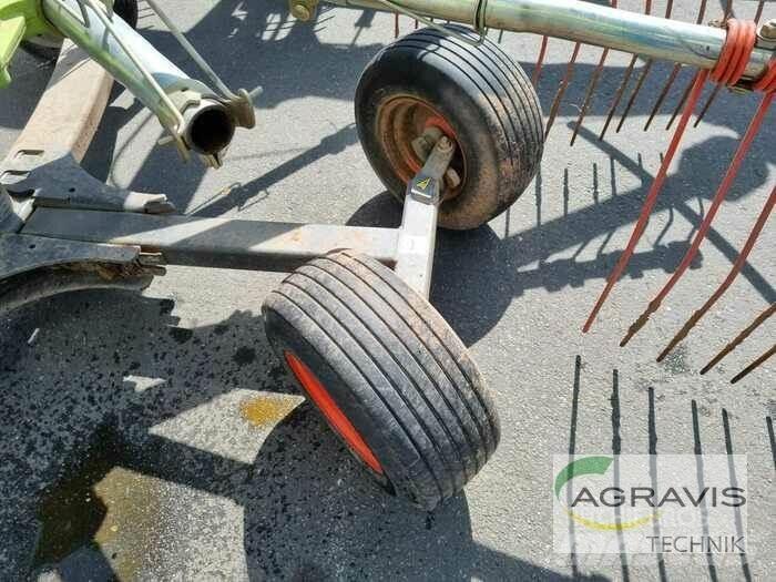CLAAS LINER 2700 Rastrillos y henificadores