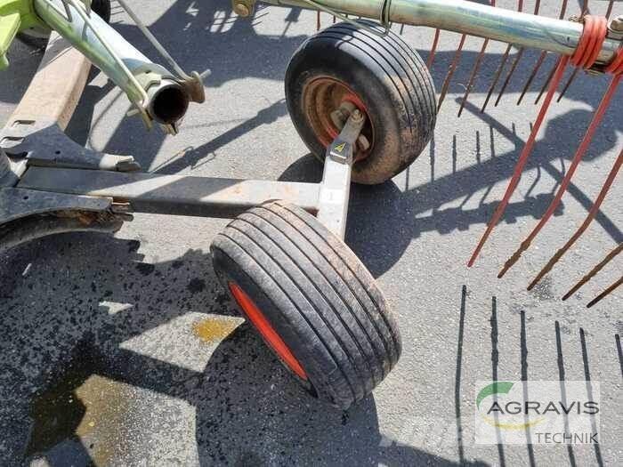 CLAAS LINER 2700 Rastrillos y henificadores