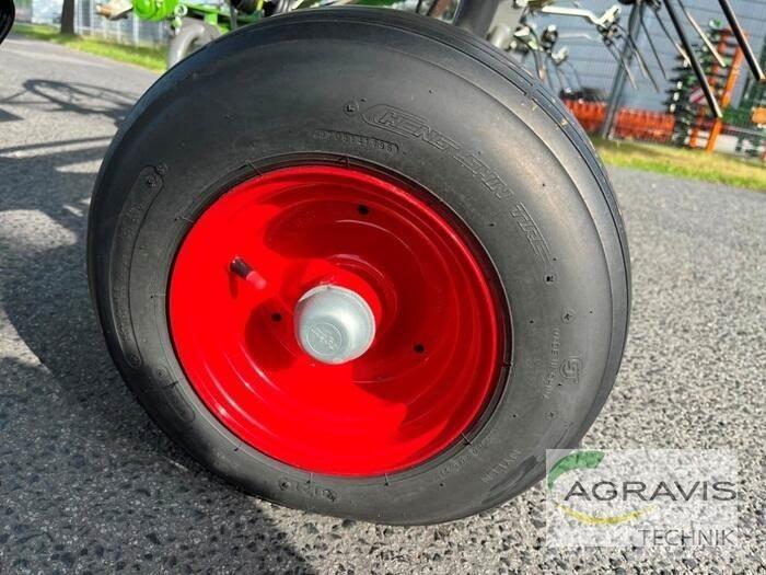 Fendt TWISTER 5204 DN Rastrillos y henificadores