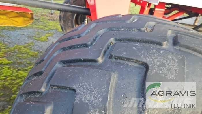 Pöttinger TOP 1252 C Rastrillos y henificadores