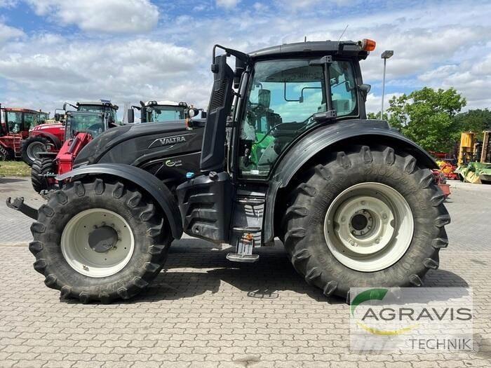 Valtra T 214 D 1B8 Tractores