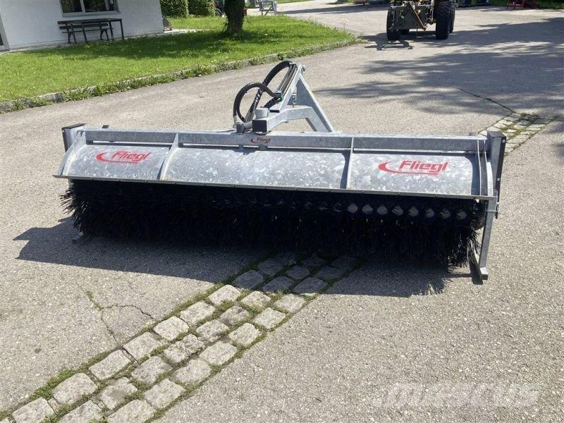 Fliegl TYP 700 Barredoras