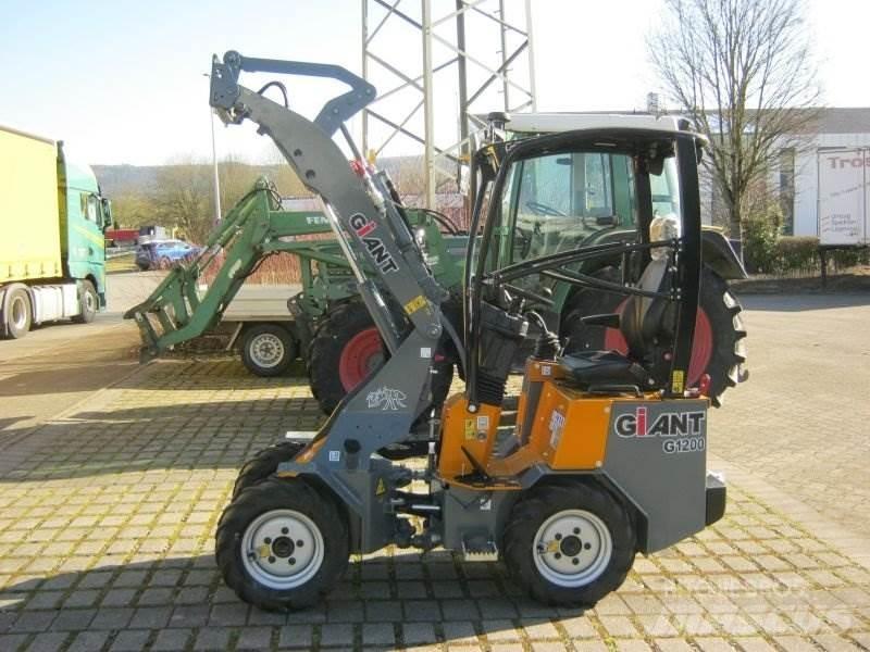 GiANT G1200 Minicargadoras