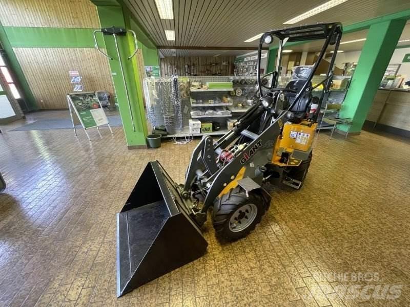 GiANT G1200 Minicargadoras