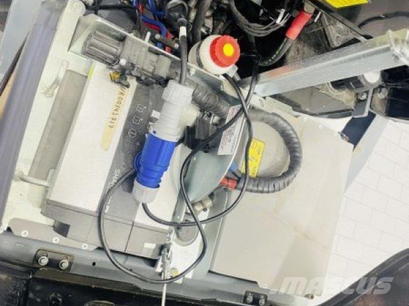 GiANT G2200E Minicargadoras