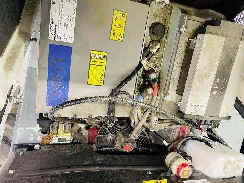 GiANT G2700E Minicargadoras