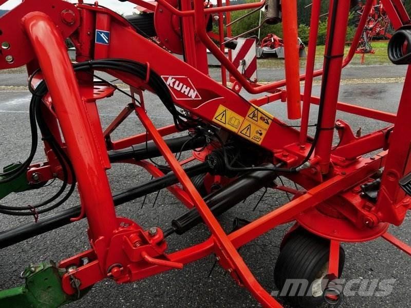 Kuhn GF 8702 Rastrillos y henificadores
