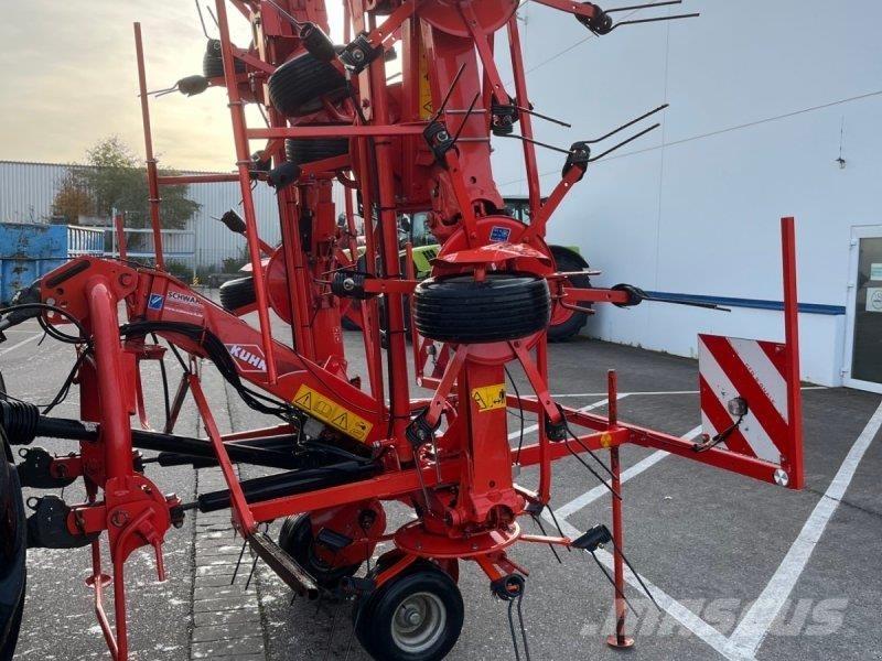 Kuhn GF 8702 Rastrillos y henificadores