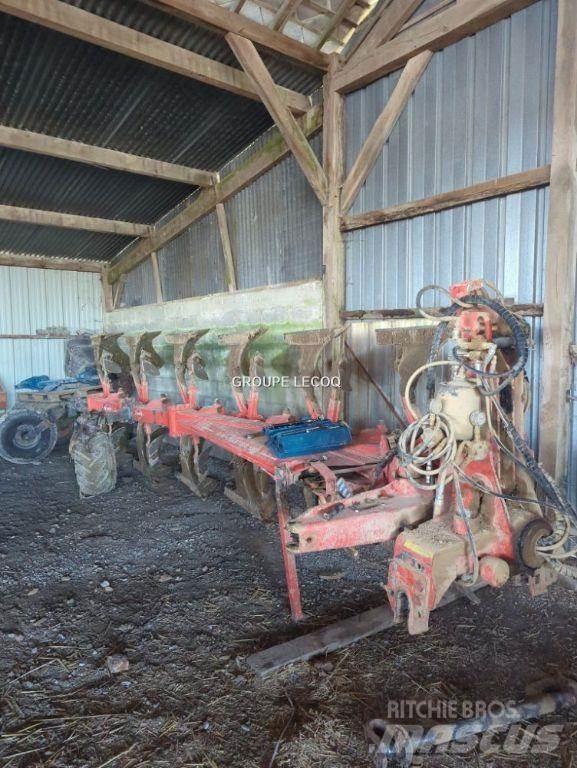 Kuhn VM 180 Arados fijos suspendidos