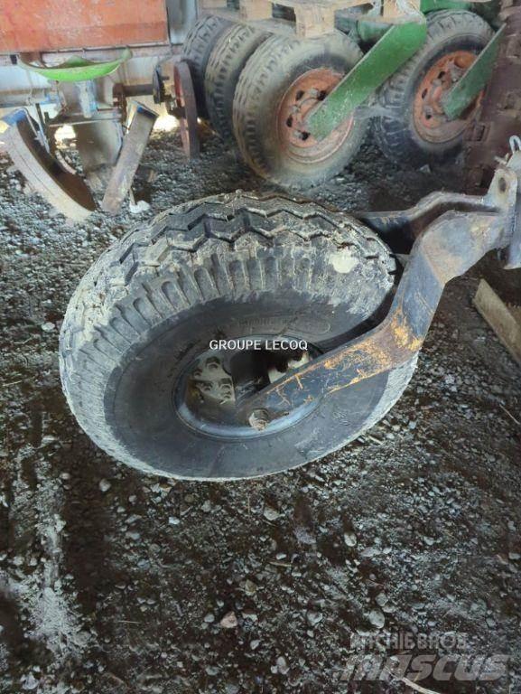 Kuhn VM 180 Arados fijos suspendidos