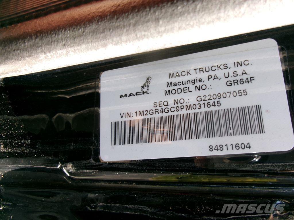 Mack GR64F Camiones bañeras basculantes o volquetes
