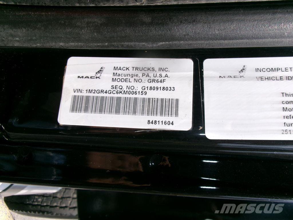 Mack GR64F Camiones bañeras basculantes o volquetes