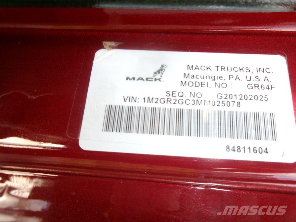 Mack GR64F Camiones bañeras basculantes o volquetes
