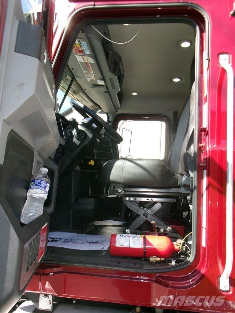 Mack GR64F Camiones bañeras basculantes o volquetes