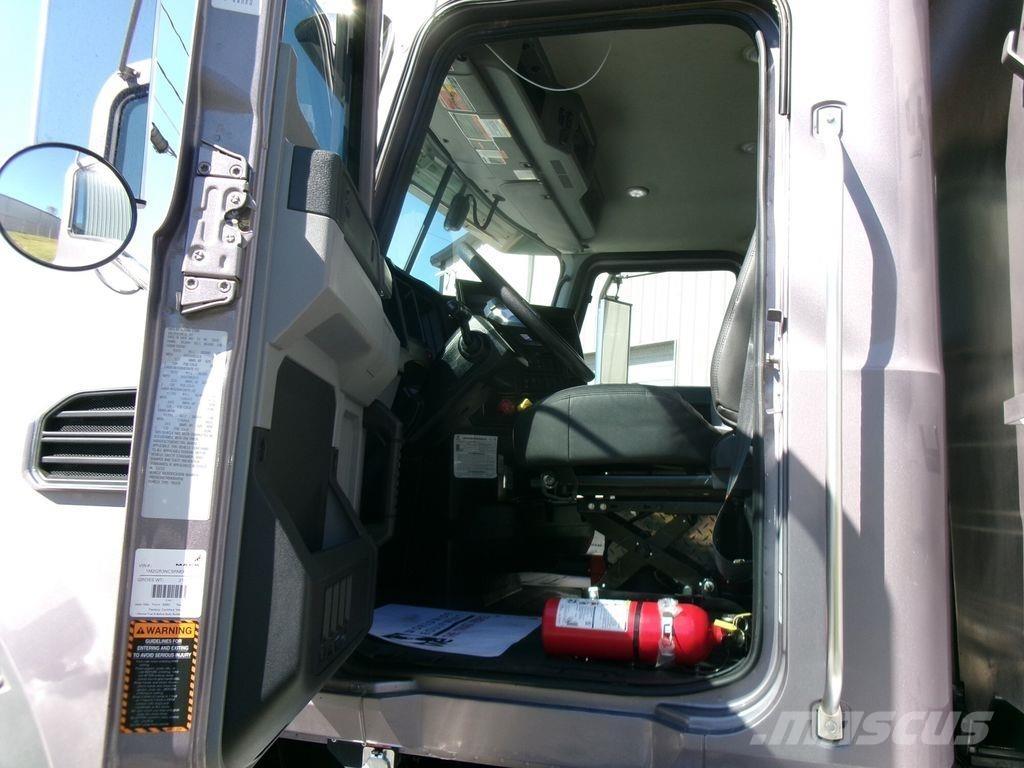 Mack GR84FR Camiones bañeras basculantes o volquetes