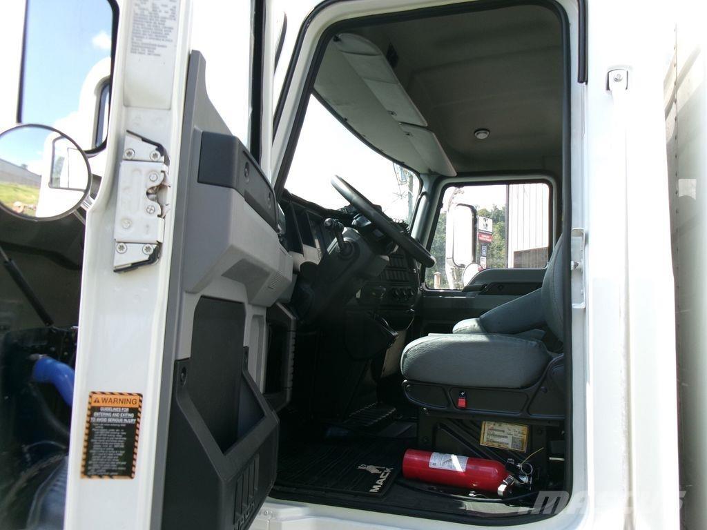 Mack MD6 Camiones caja cerrada