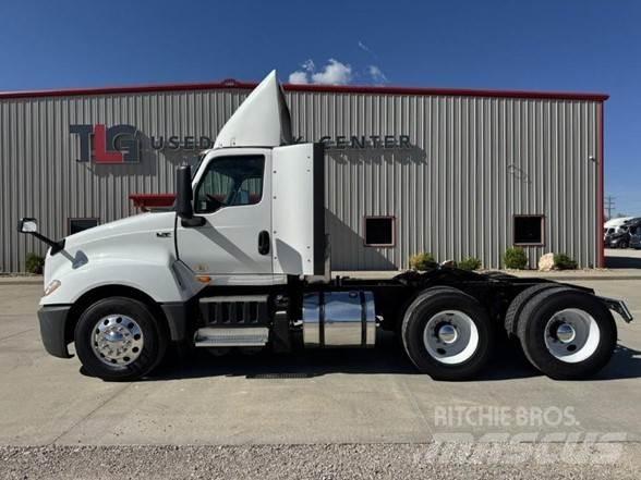 International LT Cabezas tractoras