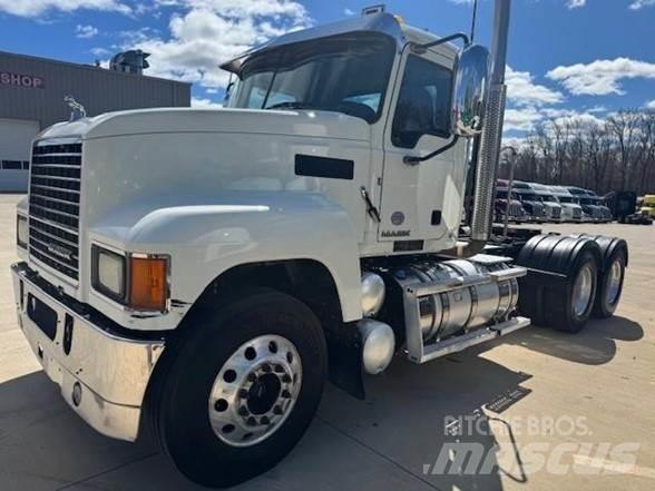Mack PINNACLE CHU613 Cabezas tractoras