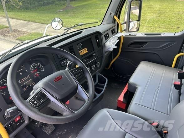 Peterbilt 536 Camiones caja cerrada
