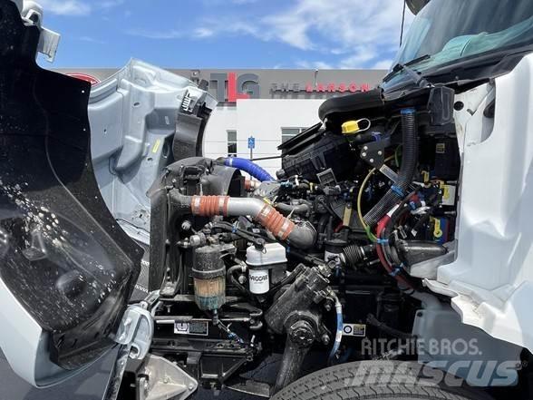 Peterbilt 536 Camiones caja cerrada