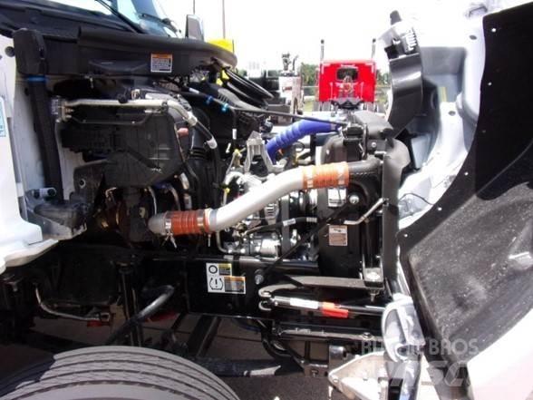 Peterbilt 536 Camiones caja cerrada