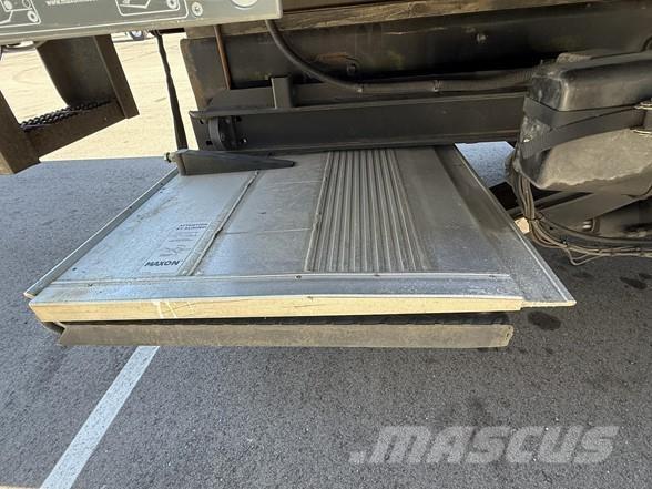 Peterbilt 537 Camiones caja cerrada