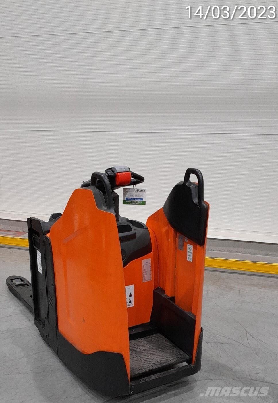 BT LPE200 Transpaletas Eléctricas con plataforma