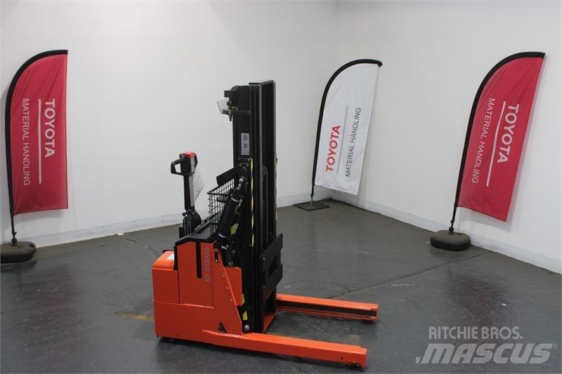 BT RWE120 Apiladores manuales
