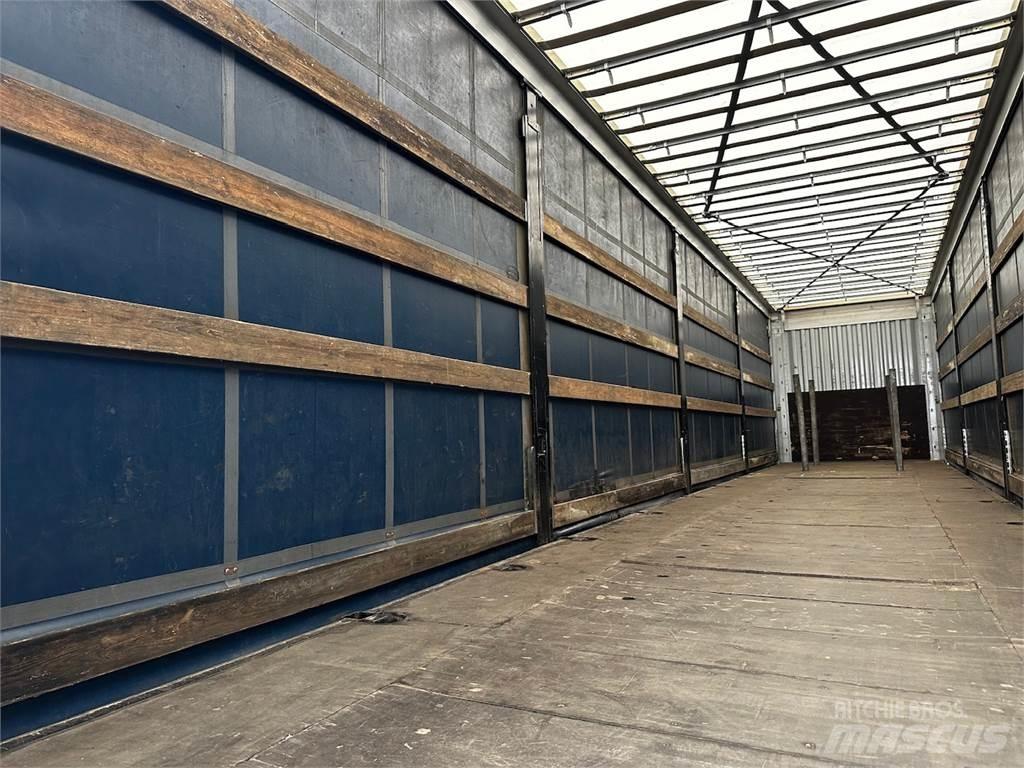Kässbohrer , Semirremolques con caja de lona