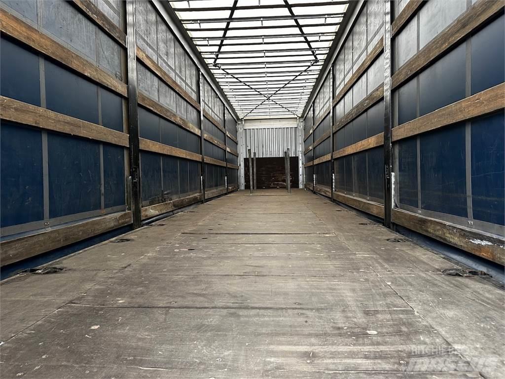 Kässbohrer , Semirremolques con caja de lona