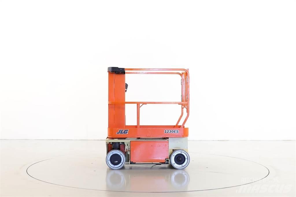 JLG 1230ES Ascensores de personal y montacargas de acceso