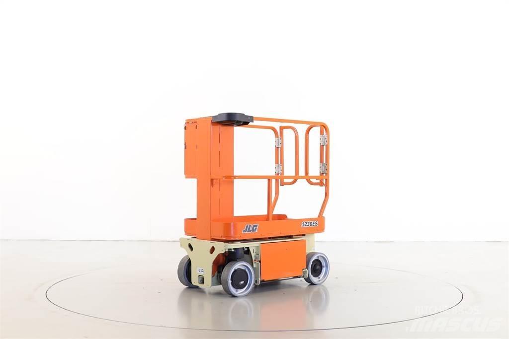 JLG 1230ES Ascensores de personal y montacargas de acceso