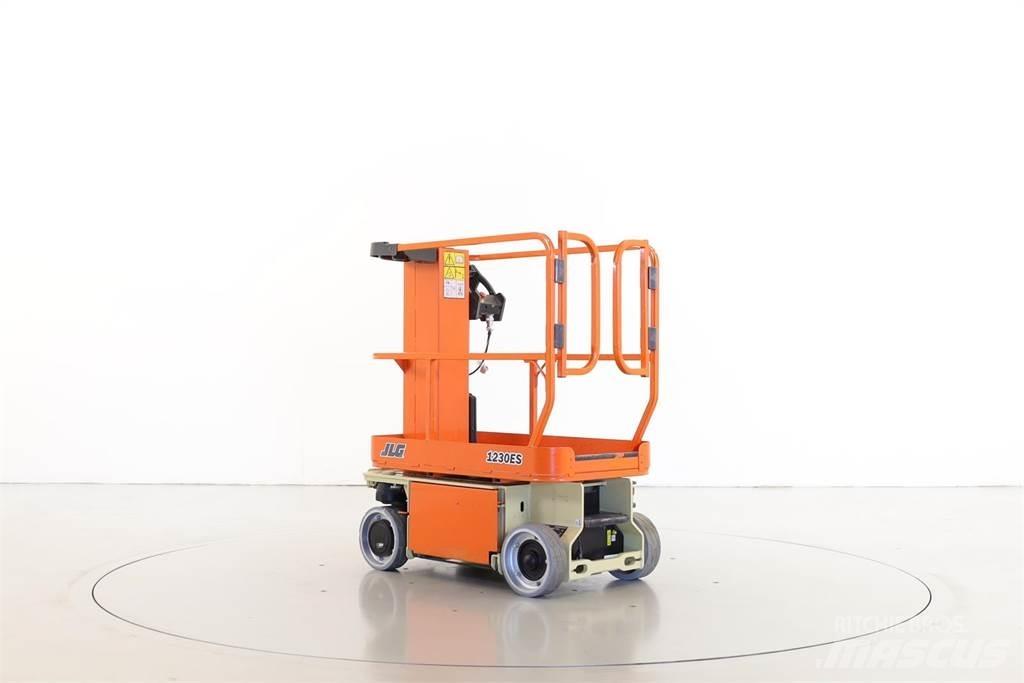 JLG 1230ES Ascensores de personal y montacargas de acceso