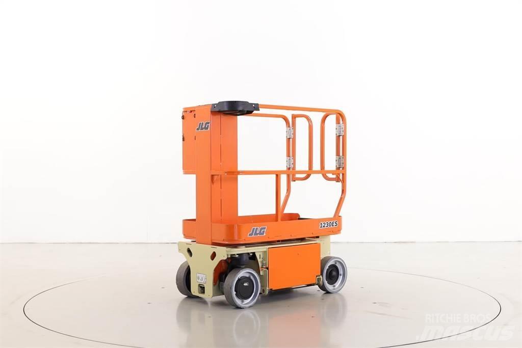 JLG 1230ES Ascensores de personal y montacargas de acceso