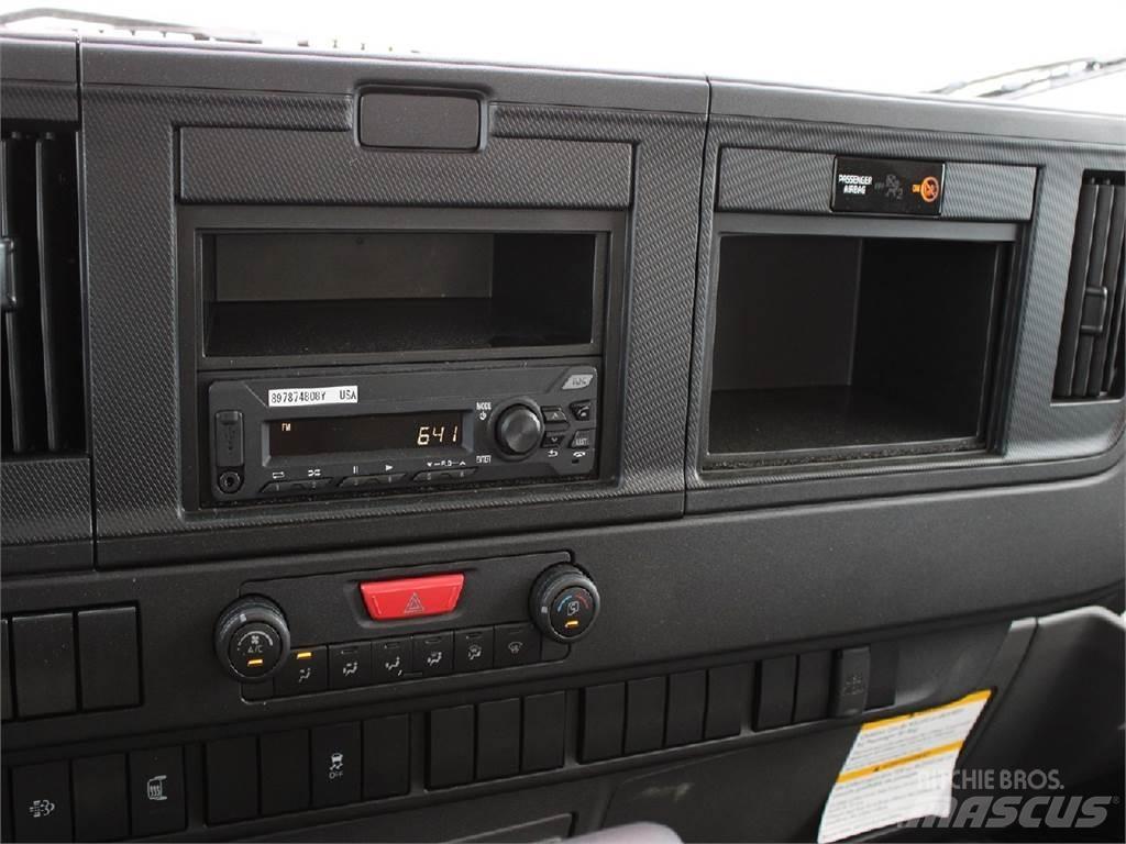 Isuzu NRR Camiones caja cerrada