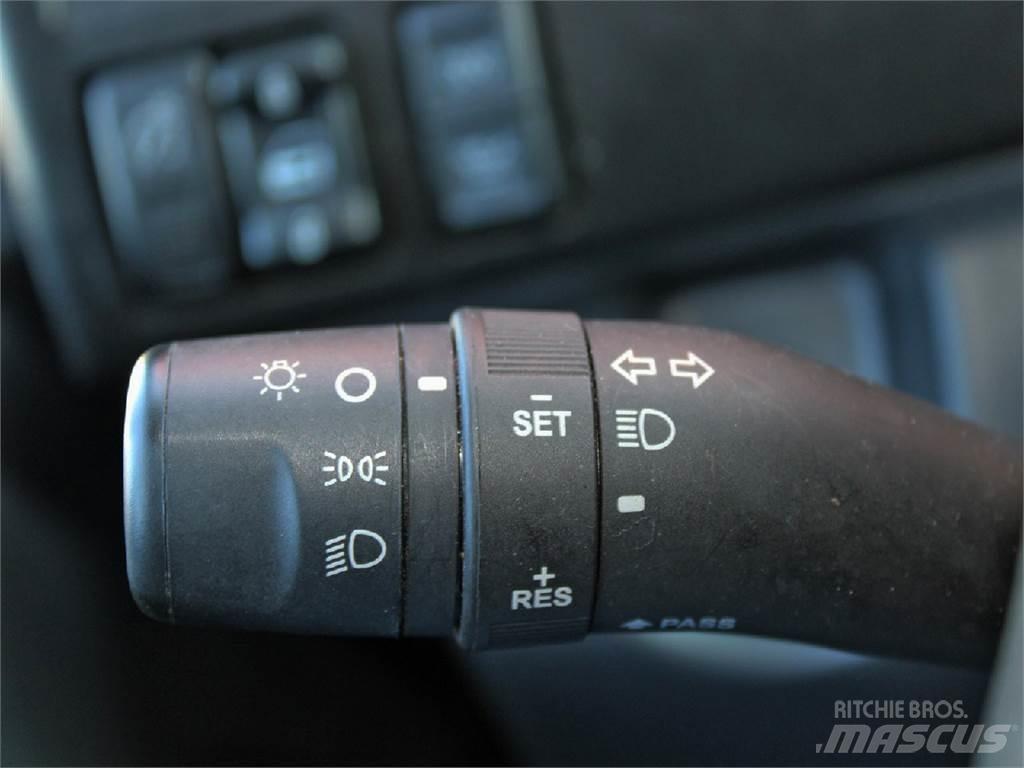 Isuzu NRR Camiones caja cerrada