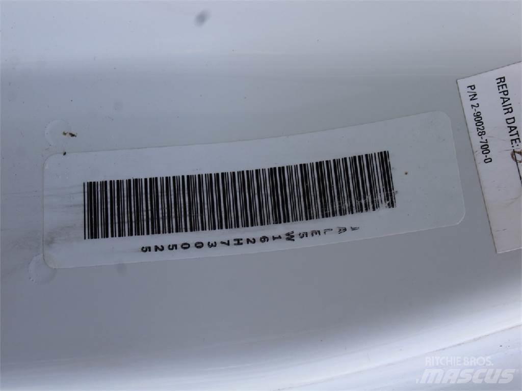 Isuzu NRR Camiones caja cerrada