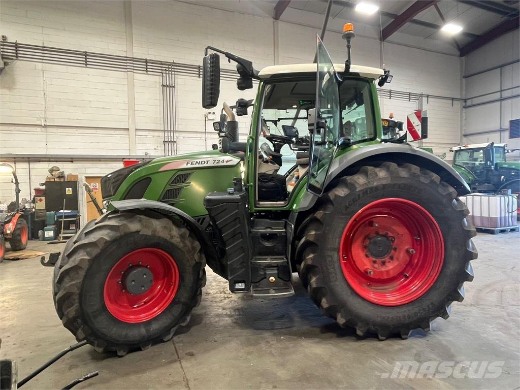 Fendt 724 VARIO S4 Tractores
