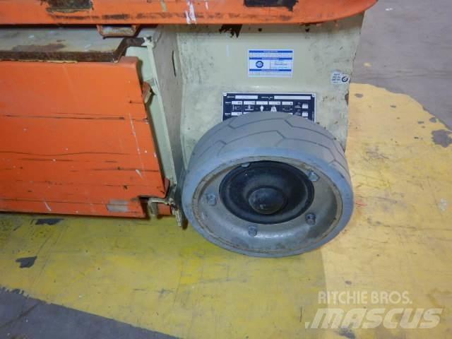 JLG 1230ES Ascensores de personal y montacargas de acceso