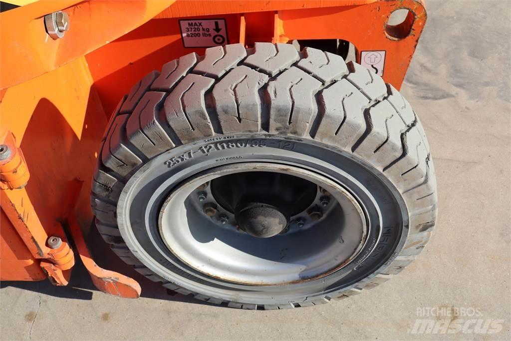 JLG E300AJP Plataforma de trabajo articulada