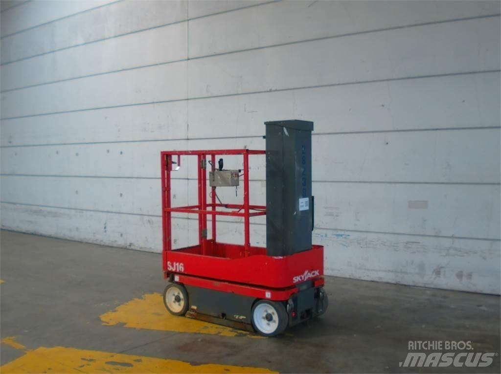 SkyJack SJ16 Ascensores de personal y montacargas de acceso